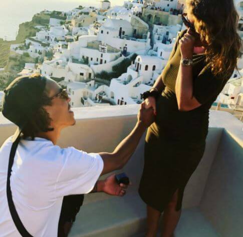 Yussuf Poulsen proposing his girlfriend Maria Duus.